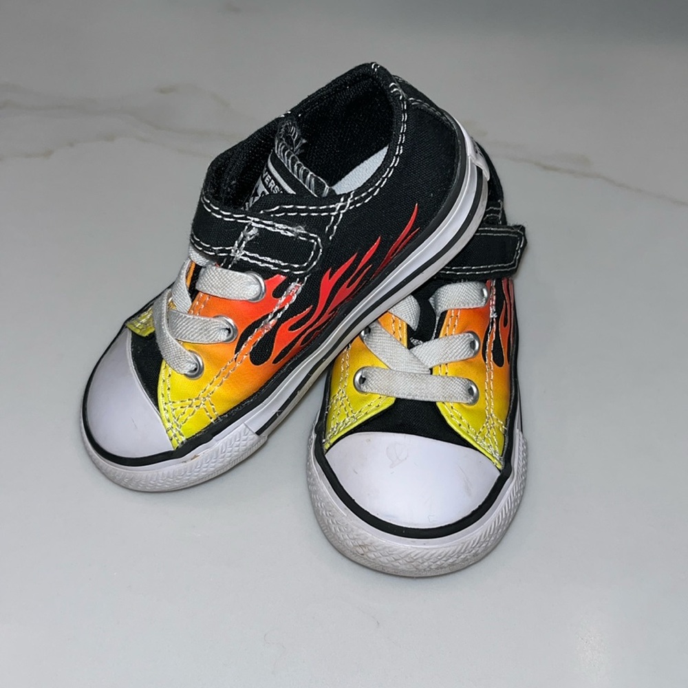 Flames Converse